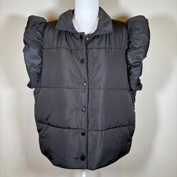 entro Jackets & Blazers - NWT Entro Black Puffer Vest with Puff Sleeves Size Medium